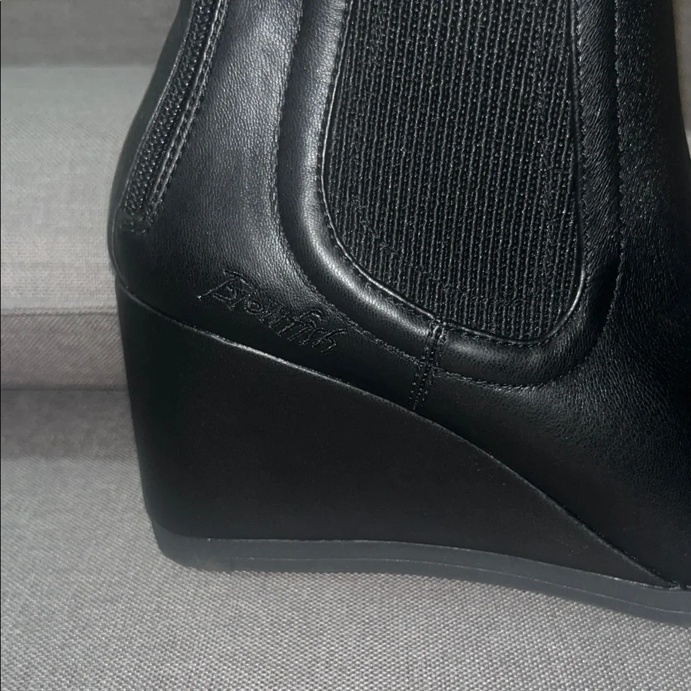 Blowfish Malibu Praline (Women's) Black Wedge Ankle Boots